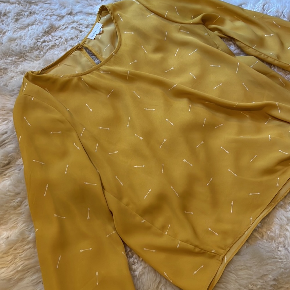 Blouse. - Picture 2 of 4